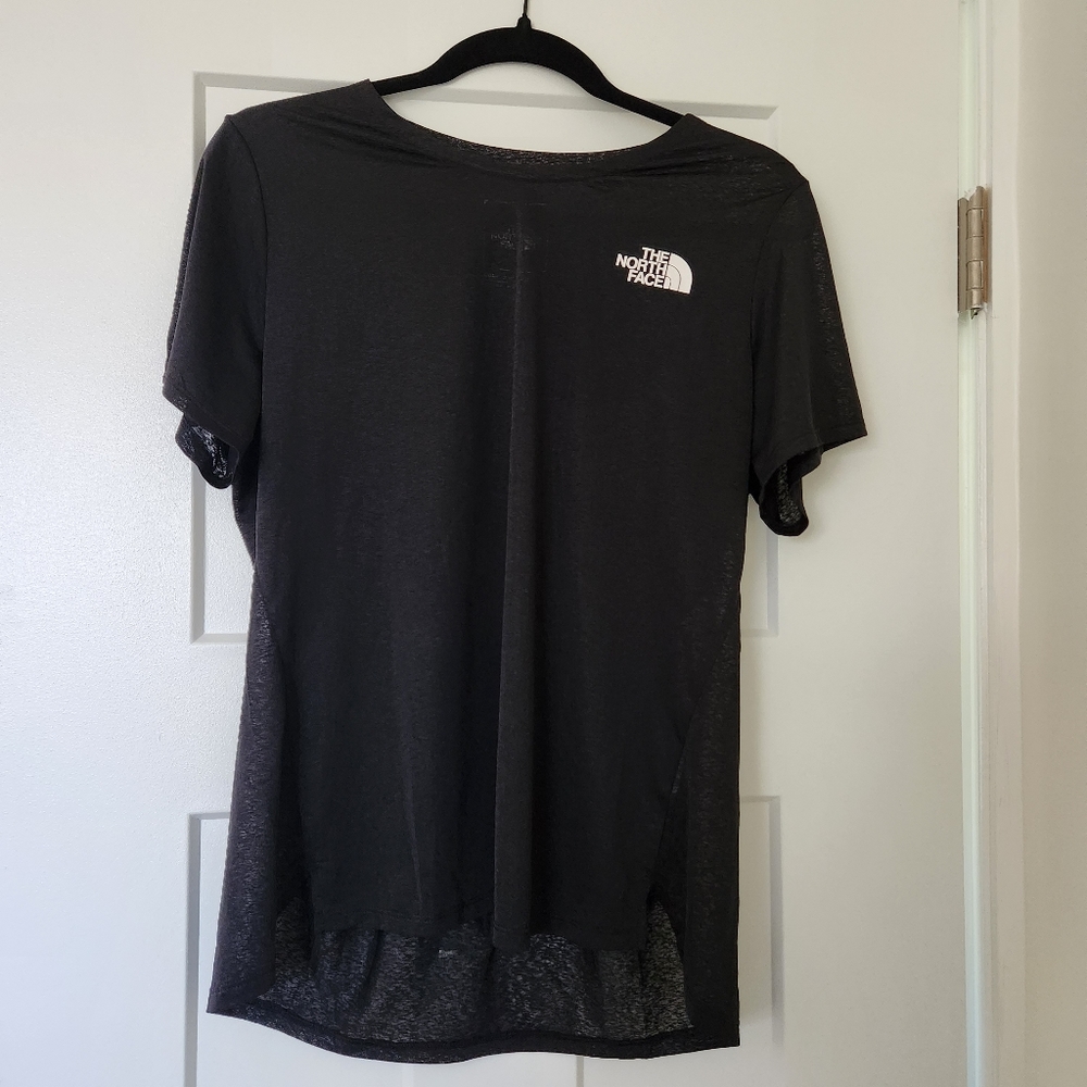 North Face mesh workout top - BRAND NEW + FREE BEAUTY GIFT 🪷